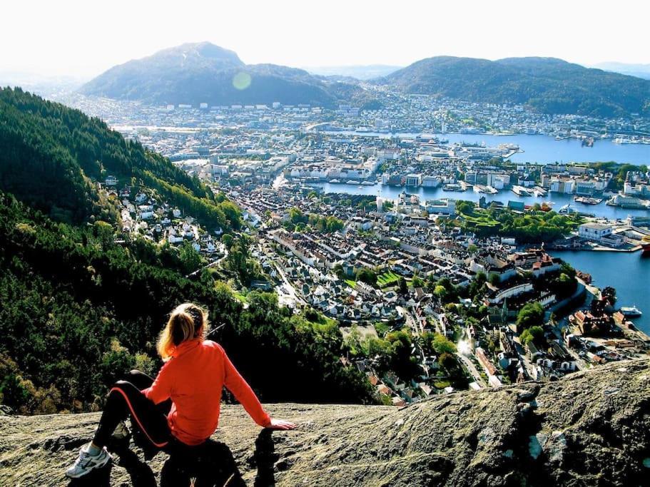 Central 2Br With Balconies And Art In Historical University Area Bergen Exterior photo