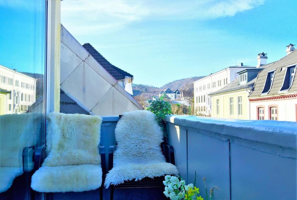 Central 2Br With Balconies And Art In Historical University Area Bergen Exterior photo